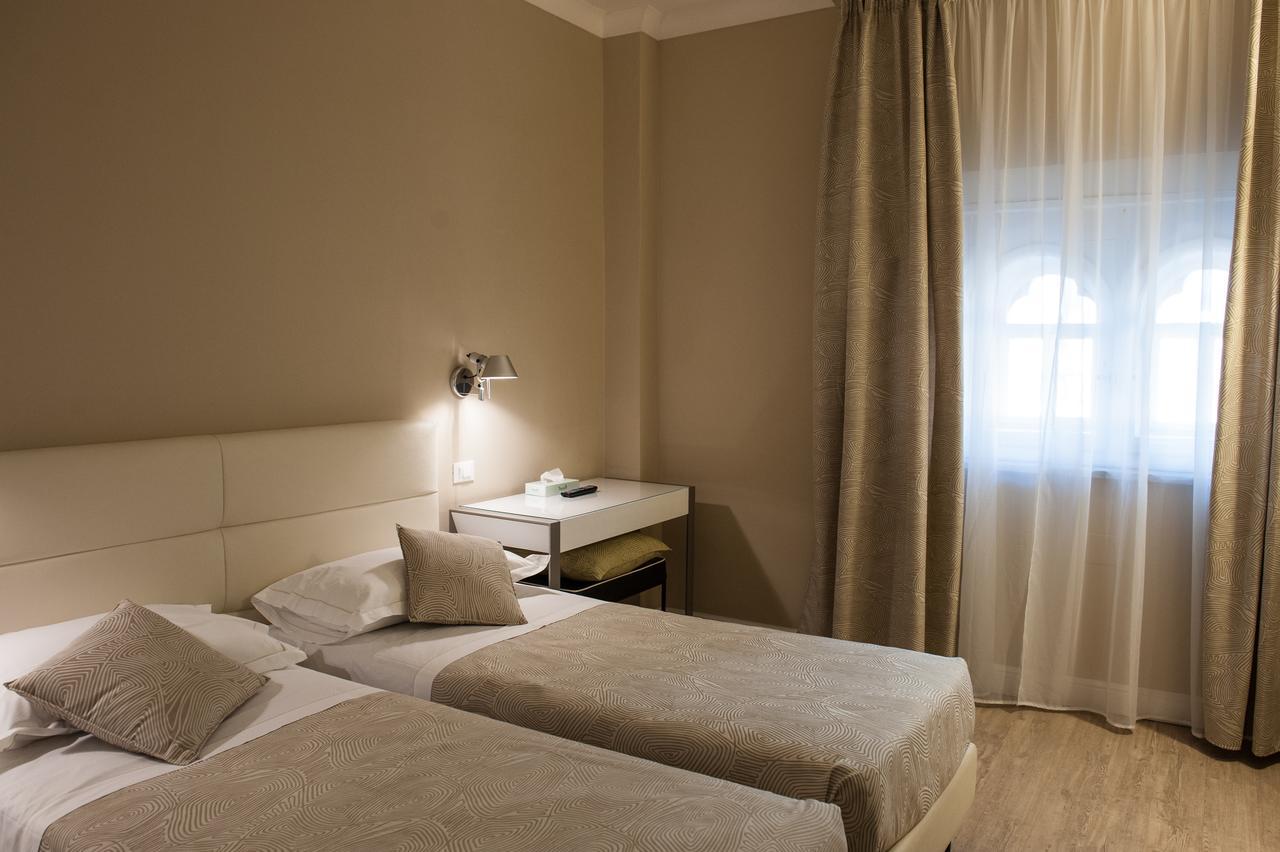 ליבורנו Hotel Universal מראה חיצוני תמונה