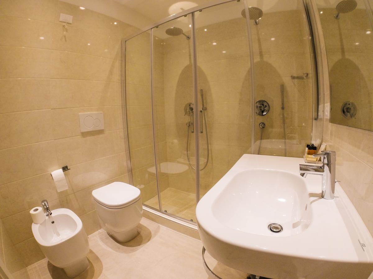 ליבורנו Hotel Universal מראה חיצוני תמונה